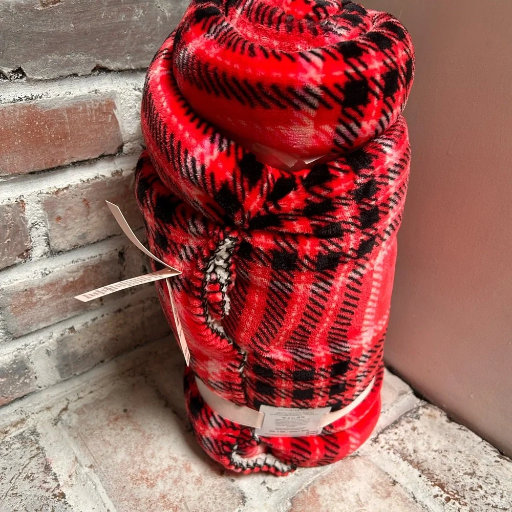 VICTORIA'S SECRET Red/Pink Plaid COZY Sherpa Throw Blanket